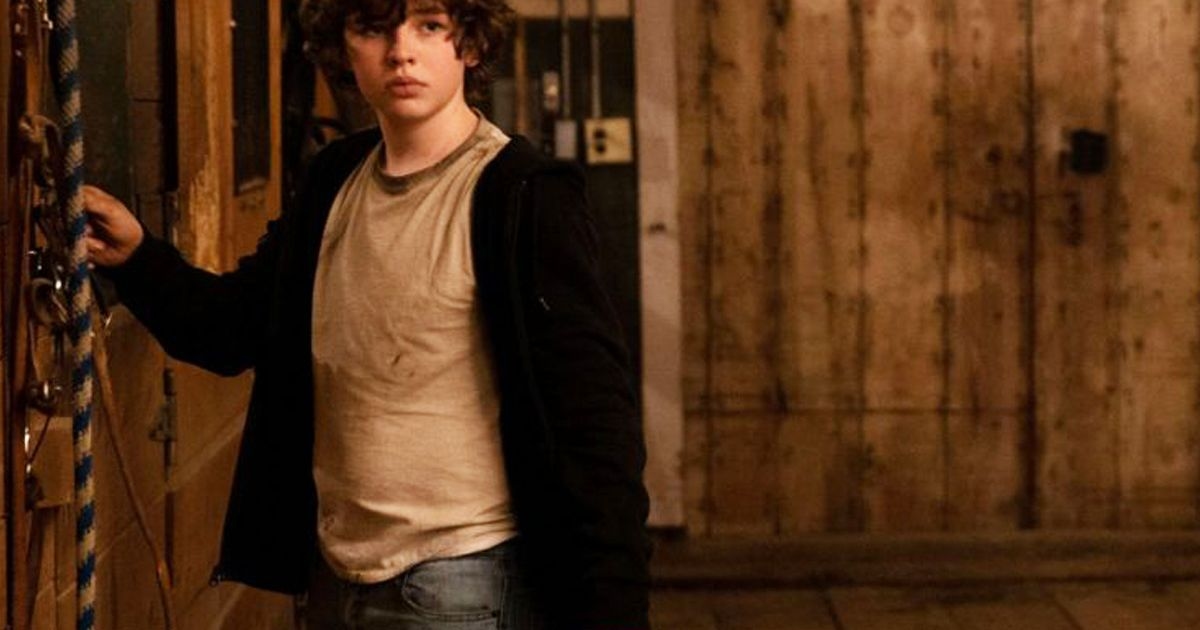 Finn Little uit Yellowstone is bijna onherkenbaar in nieuwe thriller met Hollywood-ster