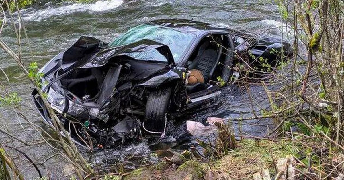 İngiliz çift, güçlü Ferrari'nin dağ yolundan nehre düşmesi sonucu hayatını kaybetti