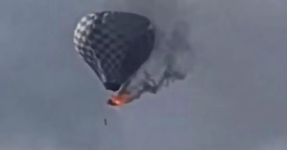 Imagens assustadoras capturam o momento em que um homem cai de um balão de ar quente e morre