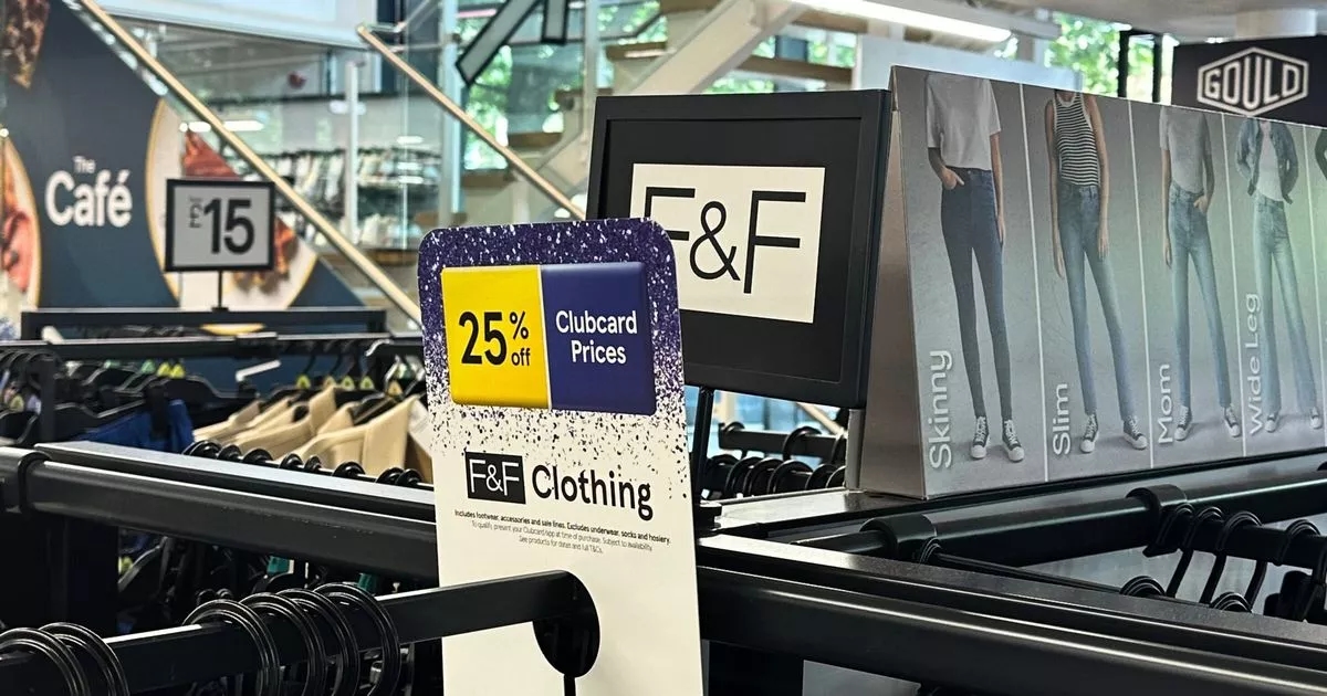 Quand commence la vente d'été à 25 % de réduction de Tesco F&F et quoi acheter selon un expert de la mode