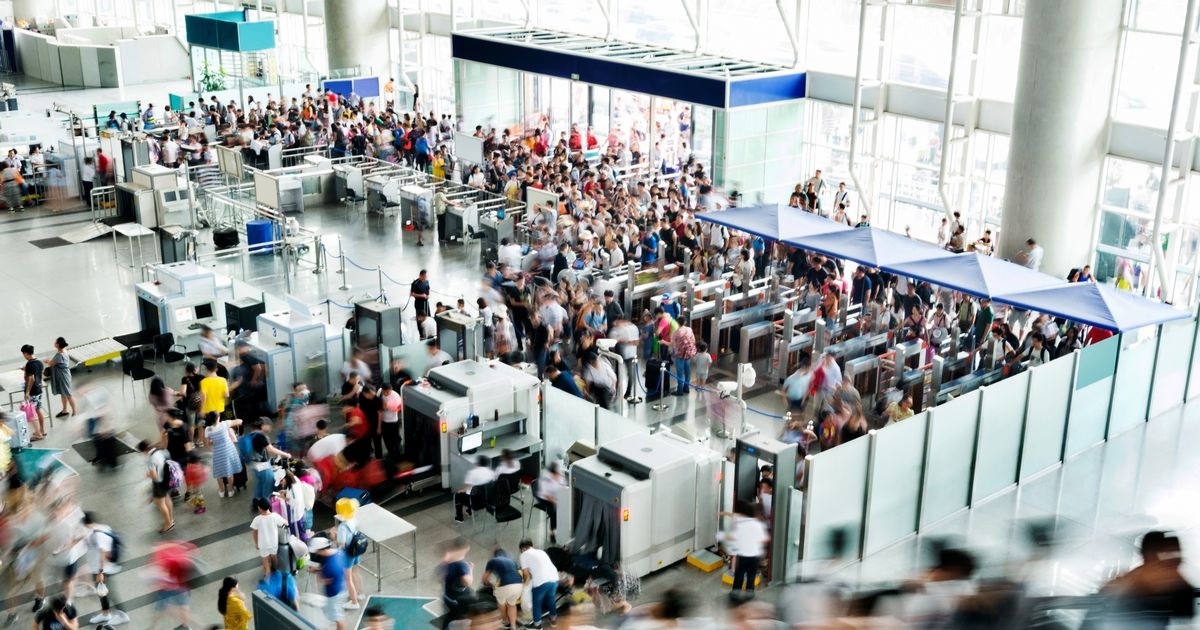 Orientações de segurança no aeroporto: pessoas são incentivadas a deixar quatro itens em casa