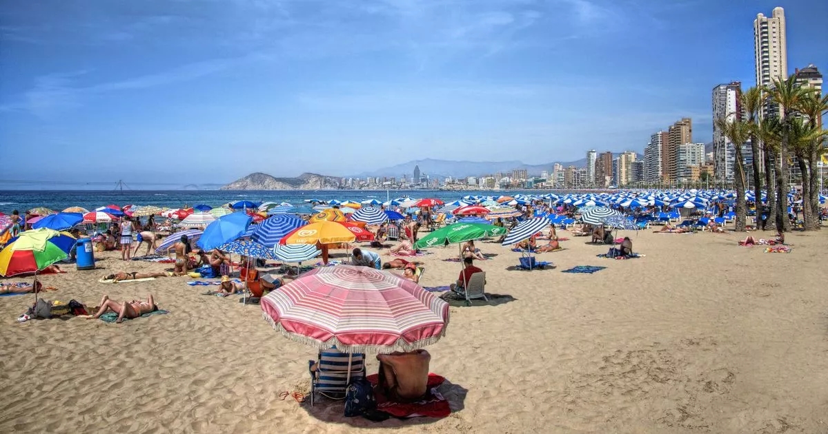 Benidorm führt hohe Geldstrafen von 425 Pfund für Touristen ein, die einen gefährlichen Fehler begehen
