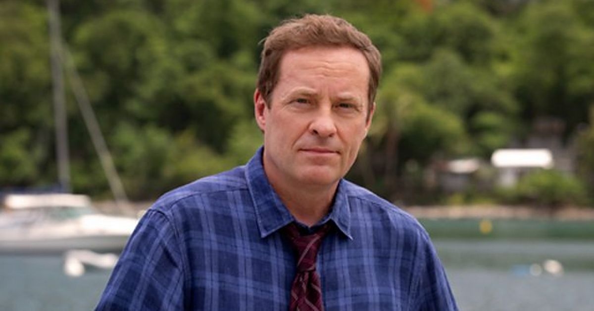 A comédia esquecida da estrela de Death in Paradise agora está no Prime Video e você não o reconhecerá
