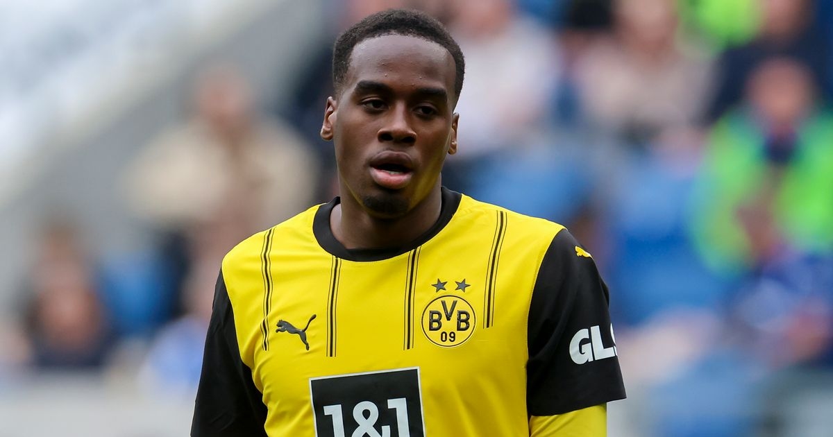 Borussia Dortmund explica ausência de Jamie Gittens enquanto as negociações de transferência do Chelsea continuam