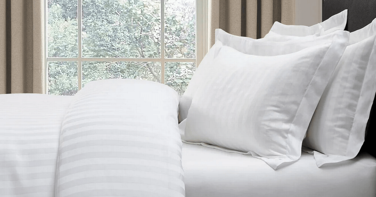 Cette parure de lit blanche ressemble à celle de The White Company mais coûte plus de 85 £ de moins