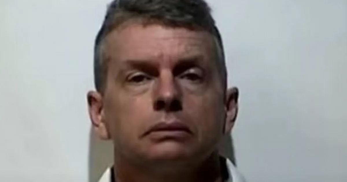 La alarma del triple asesino sonó a la 1:10 am porque tenía un trabajo terrible que hacer.