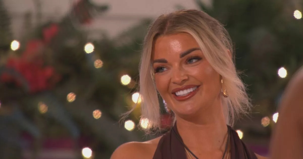 Kijkers van Love Island prijzen Maya Jama's 'interventie' terwijl ze een snijdende opmerking maakt tegen Helena