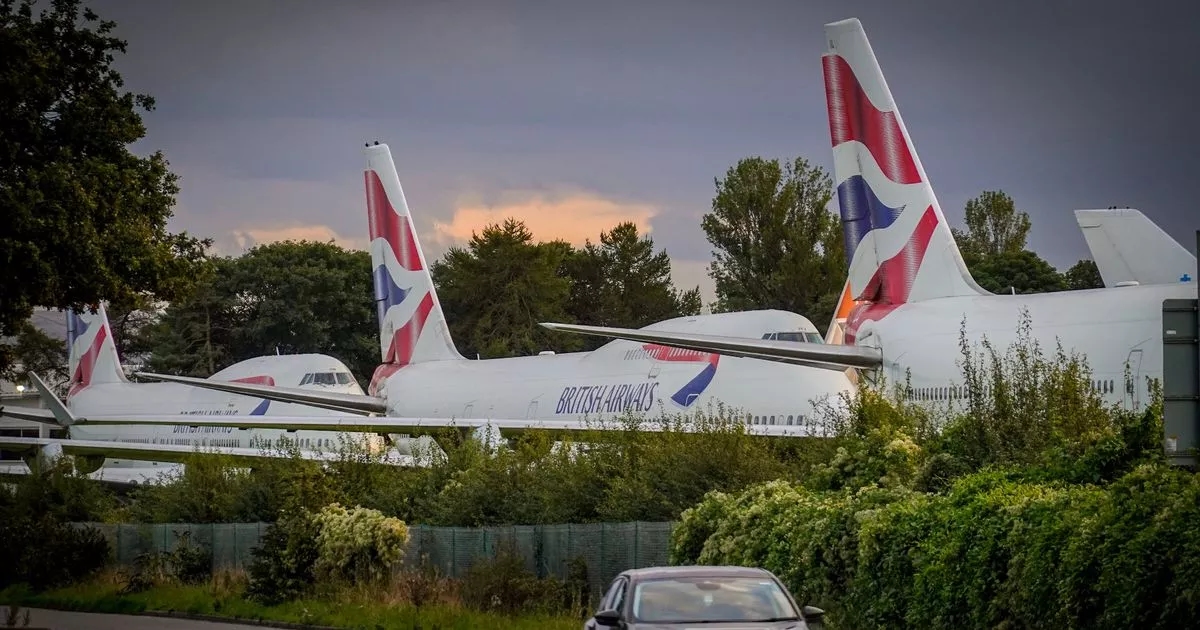 Im unheimlichen britischen „Flugzeugfriedhof“, wo Jumbojets aus aller Welt abgeladen werden