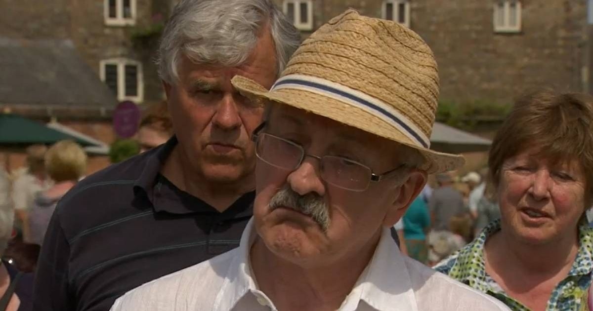 BBC Antiques Roadshow-gast trekt grimas omdat grootvaders 'enge' item een klein fortuin waard is