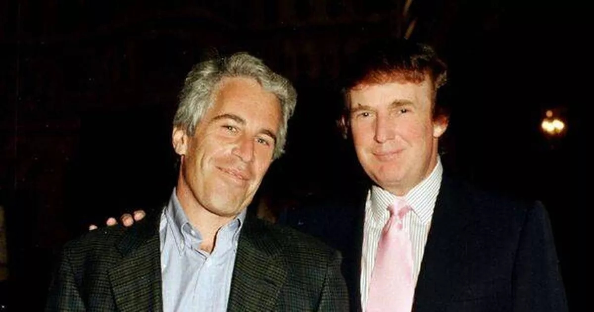 El error radiofónico de Donald Trump: el presidente parece admitir que su nombre está en los archivos de Epstein