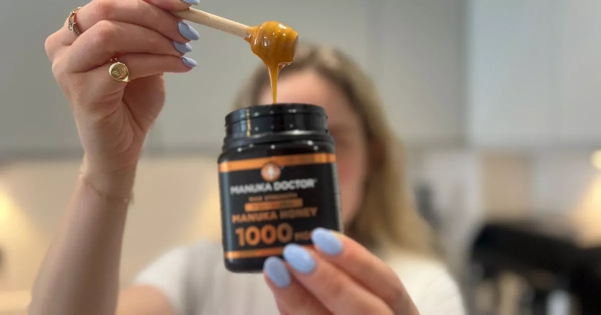 "Ho preso un cucchiaio di miele di Manuka ogni giorno per combattere la febbre da fieno: i risultati mi hanno scioccato"