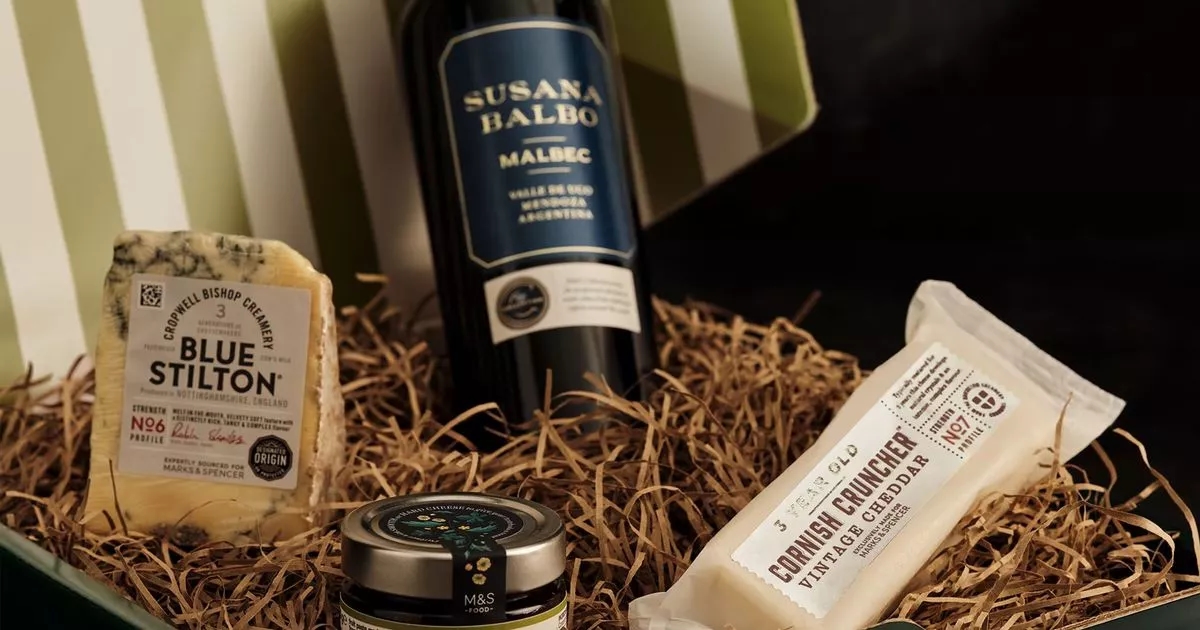 Ottieni cesti di cibo e vino di lusso M&S a £ 24 grazie all'intelligente offerta pre-natalizia