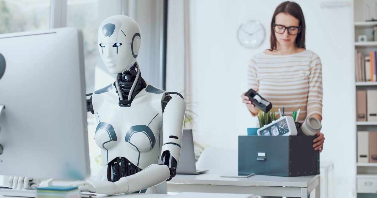 La IA amenaza a 44 puestos de trabajo que corren el riesgo de ser reemplazados por robots: ¿el suyo es uno de ellos?