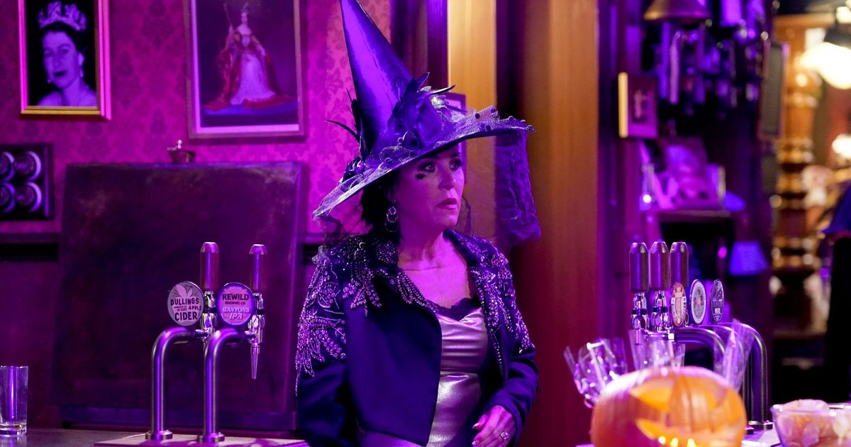 Spoilers de EastEnders: a explosão do passado de Slater e o caos do Halloween em Vic