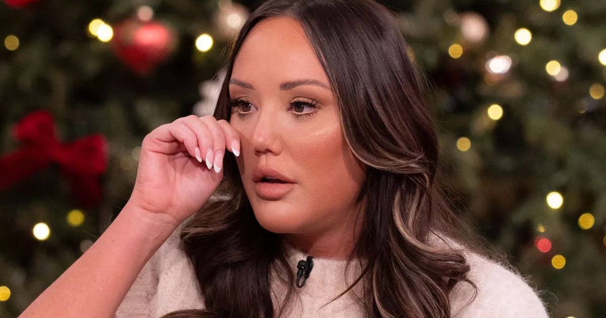 Charlotte Crosby weint hemmungslos, nachdem eine Bande ihr luxuriöses Haus überfallen hat