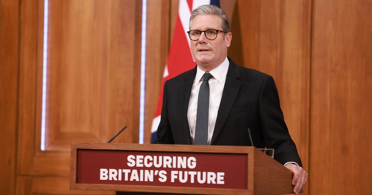 Keir Starmer EN DIRECTO: El primer ministro advierte que el Reino Unido corre el riesgo de "convertirse en una isla de extraños" en una importante conferencia de prensa.