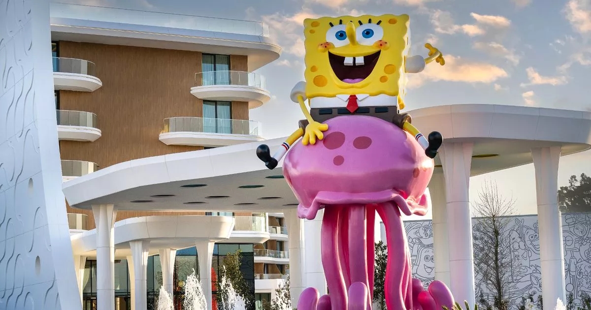 'Pasé la noche en una habitación de hotel con temática de Bob Esponja y fue intenso'