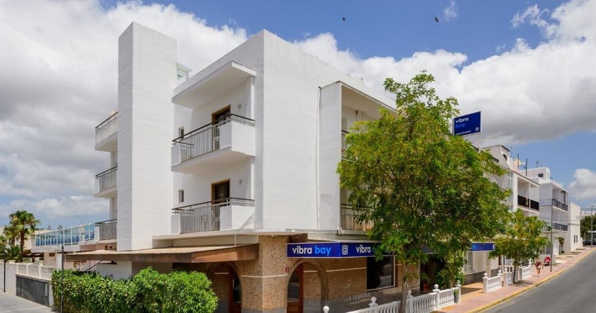 Un niño británico de 8 años se lanzó desde un hotel de Ibiza al intentar coger una toalla.