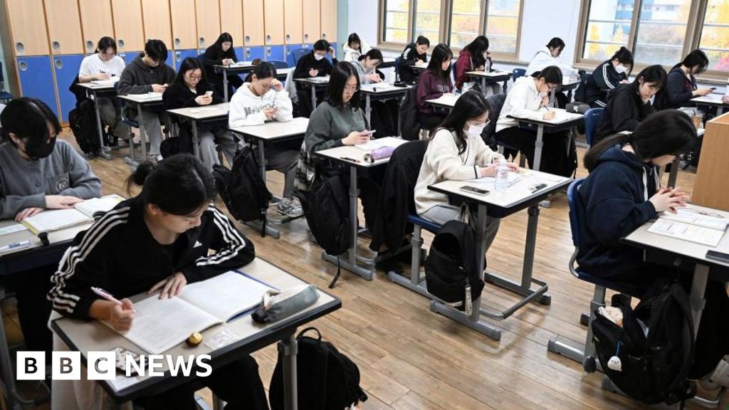 La Corea del Sud arresta un insegnante e un genitore per furto di documenti d'esame