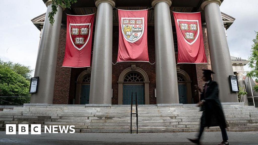La administración Trump busca retirar aproximadamente 100 millones de dólares en fondos de Harvard