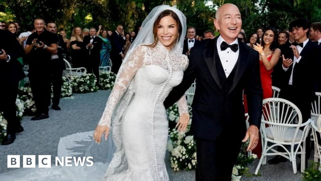 In foto: le celebrità si riversano a Venezia per le nozze di Jeff Bezos e Lauren Sanchez