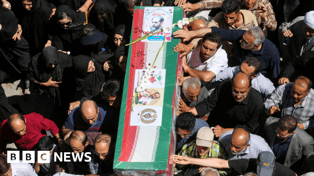 L'Iran celebra i funerali di Stato per i leader militari uccisi nel conflitto israeliano