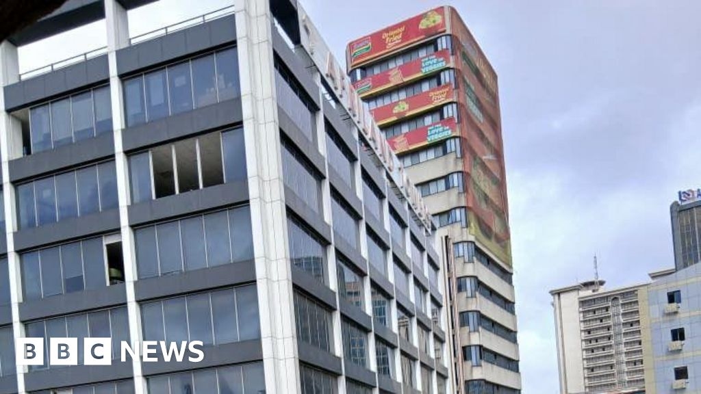 По меньшей мере 10 человек погибли в результате пожара в высотном офисном здании в Лагосе