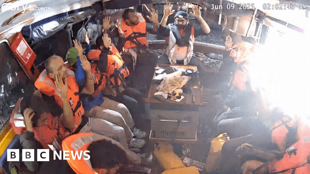Tropas israelíes abordan barco de ayuda con destino a Gaza, dicen activistas