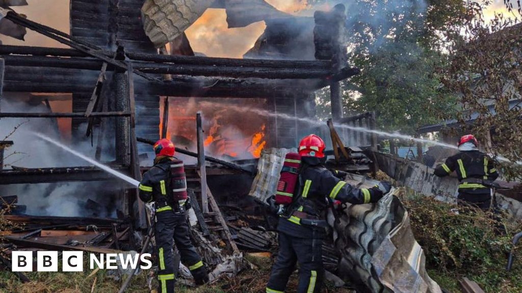 Russia launches fresh wave of strikes on western Ukraine