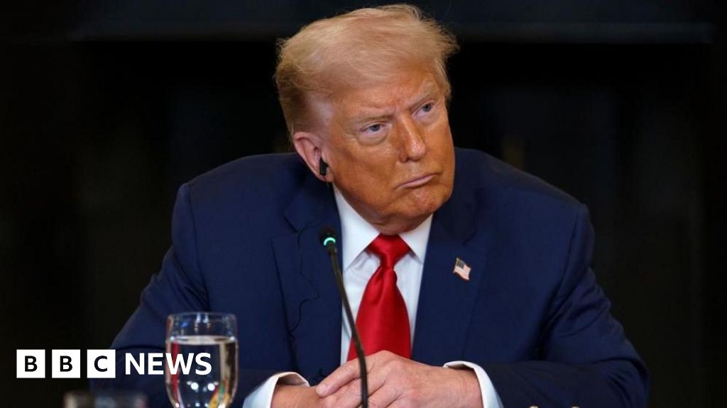 Trump grozi 35% cłem na towary kanadyjskie