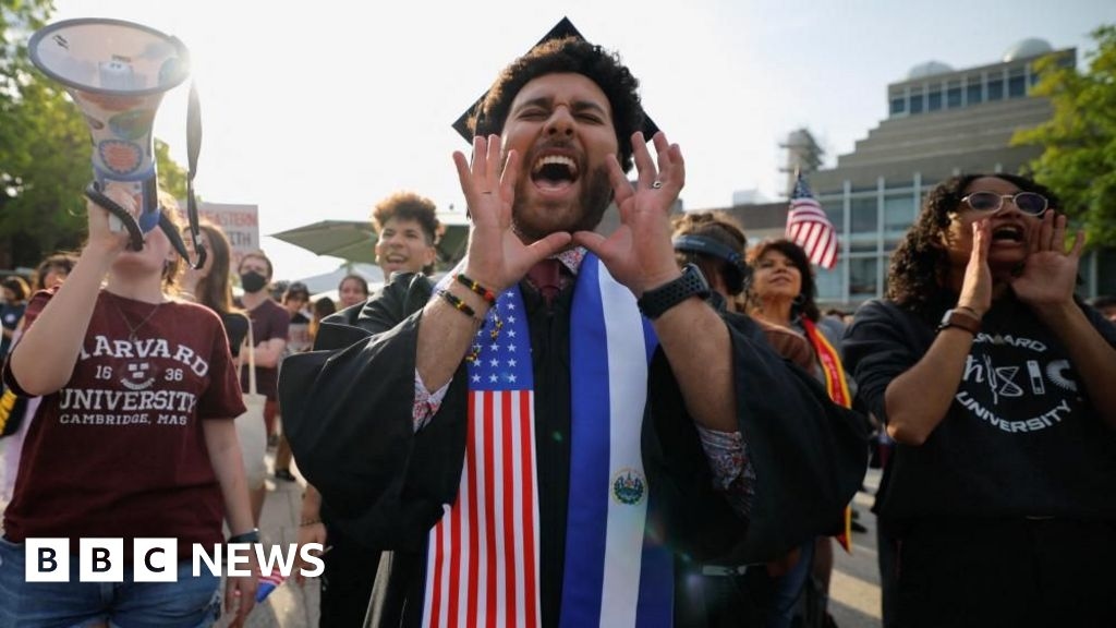 Trump suspende las visas de estudiantes extranjeros en Harvard