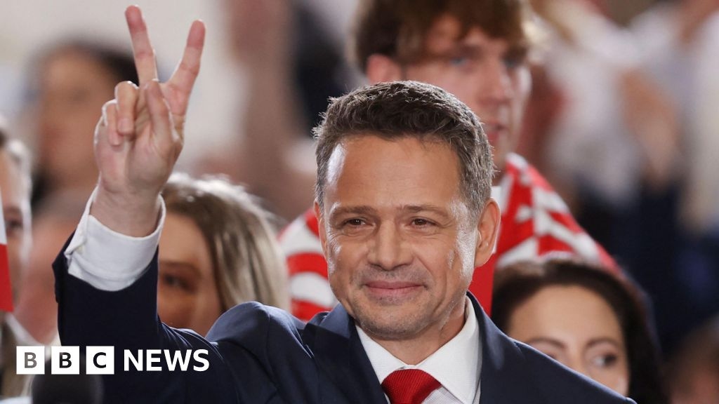 Warsaw's liberal mayor leads Polish presidential vote – exit poll