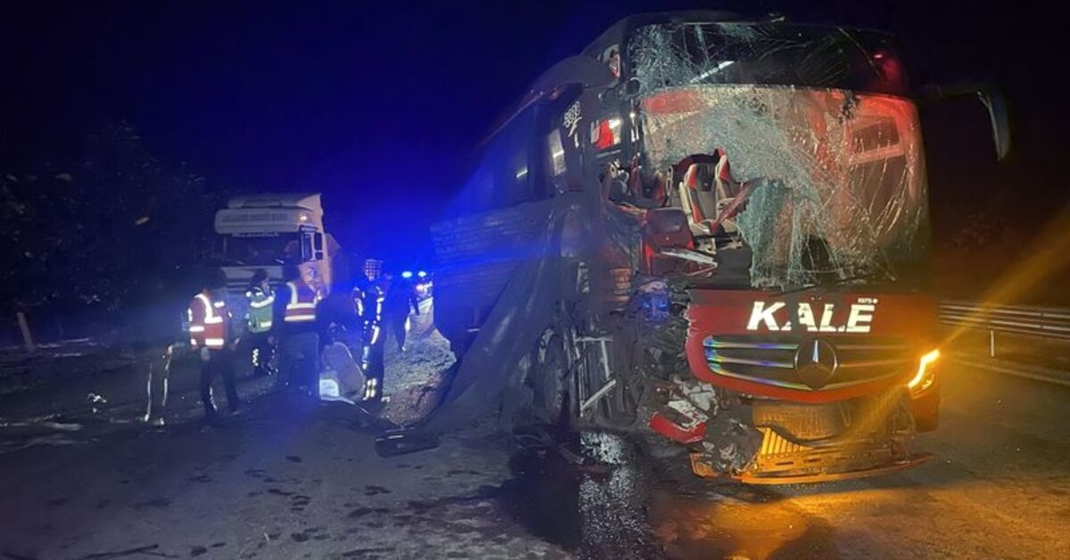 Un bus de passagers percute un camion à Bolu : 6 blessés