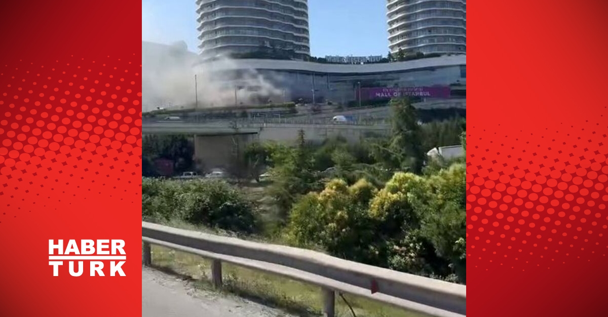 Brand in een winkelcentrum in Başakşehir
