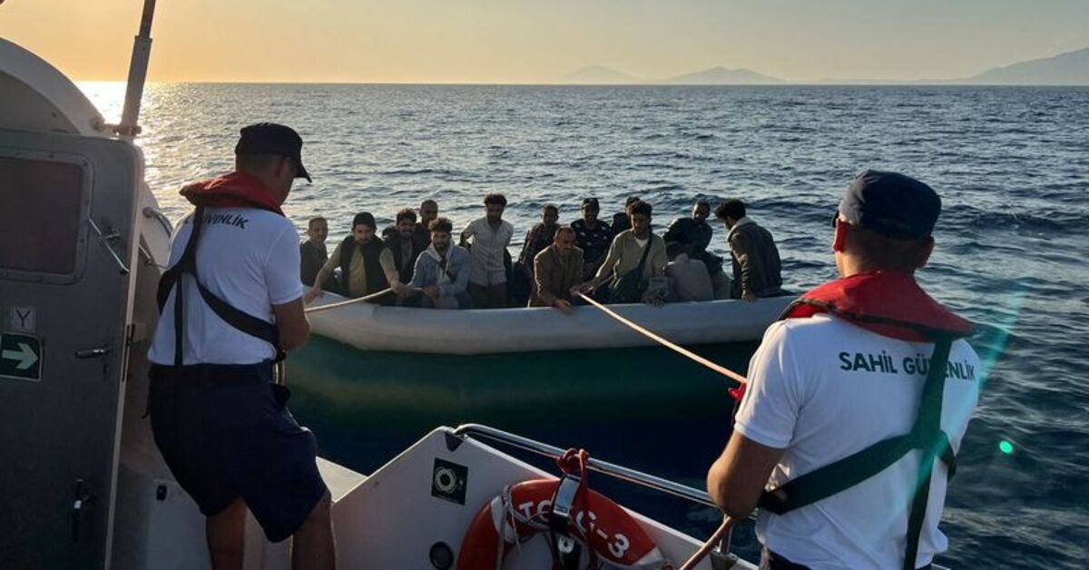 14 illegale migranten gered voor de kust van Muğla