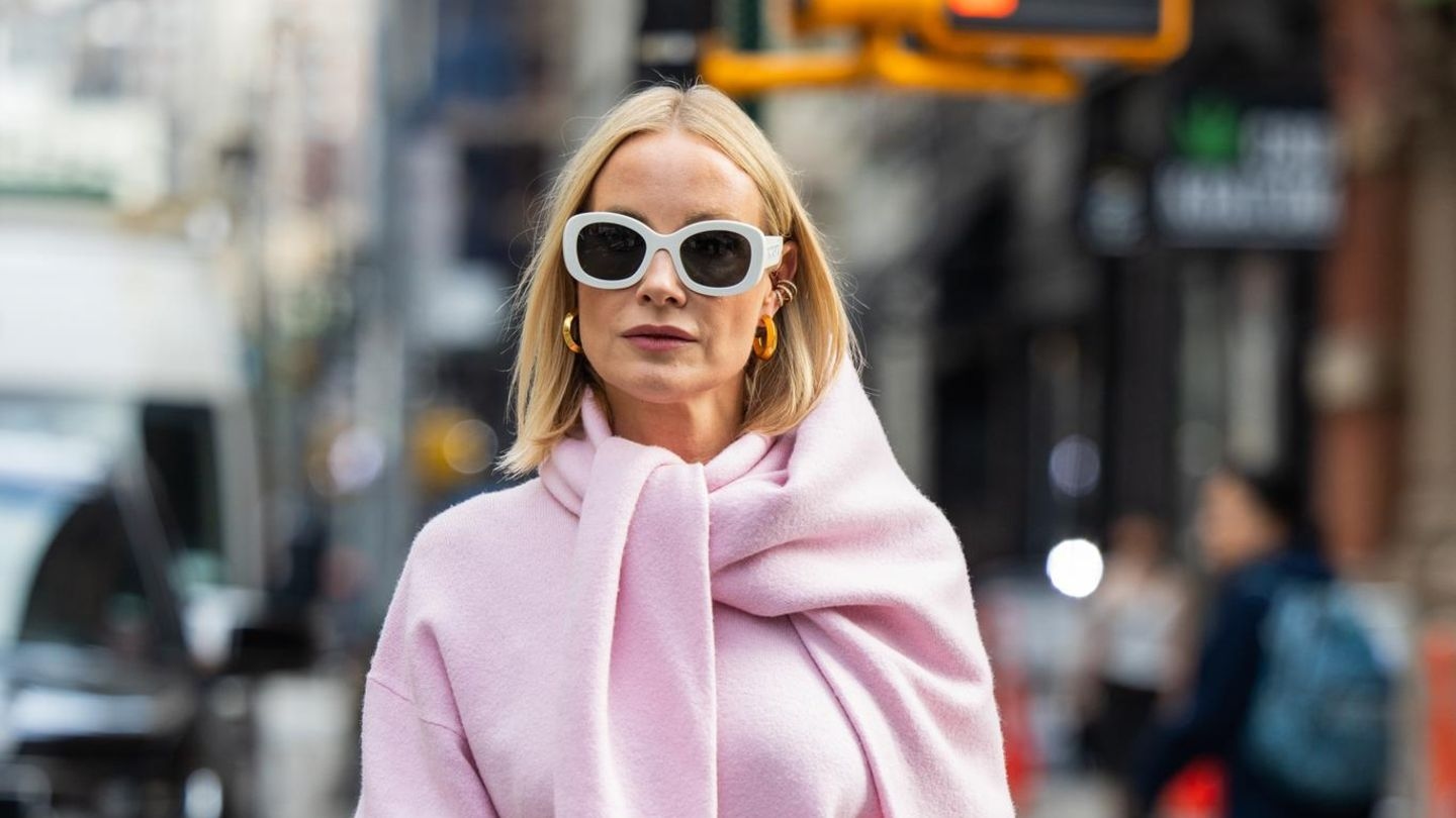 Strickpullover: Gähn?! Mit diesem Trick sehen sie stylisch statt langweilig aus