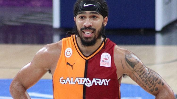 Livingston, do Galatasaray, sofreu uma ruptura no ligamento cruzado anterior!