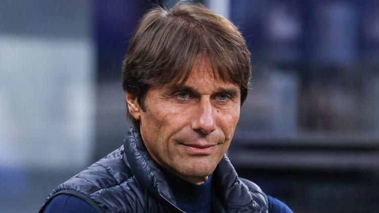 Napoli's hoofdtrainer Conte blijft bij het team!