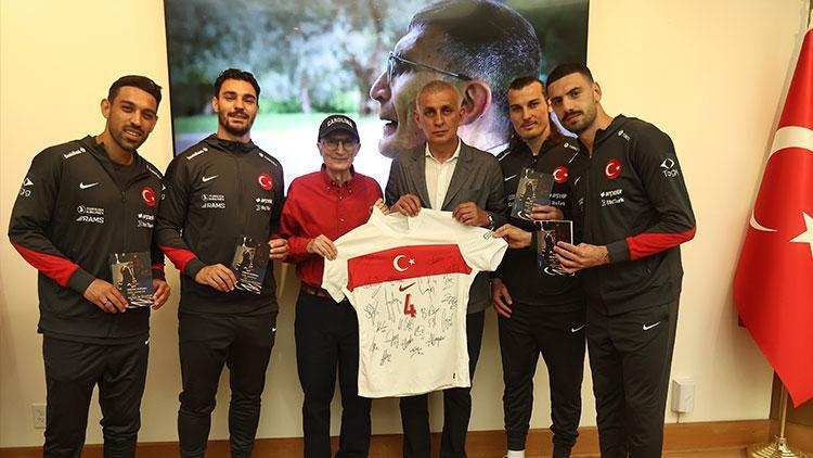 Ein Besuch der Nationalmannschaft bei Aziz Sancar!