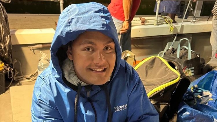 Pływaczka ultramaratonu Tuna zaczyna płynąć, aby zostać pierwszą osobą autystyczną, która przepłynęła kanał La Manche