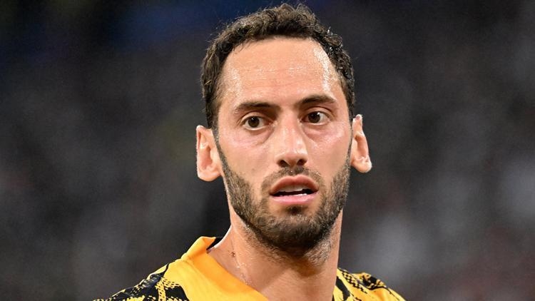 Een bericht van de vader van Hakan Çalhanoğlu waar Galatasaray-fans enthousiast over waren!