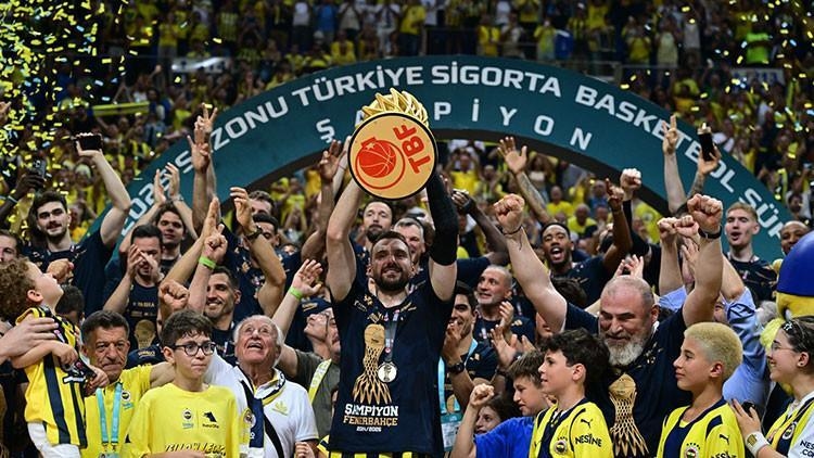 Meister Fenerbahçe Beko hat seinen Pokal erhalten!