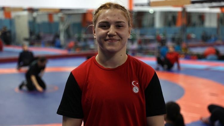 Goldmedaille von Beyzanur Akkuş bei der U20-Ringer-Europameisterschaft!
