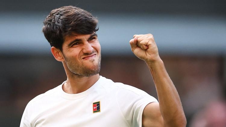 Carlos Alcaraz rückt in Wimbledon ins Achtelfinale vor!