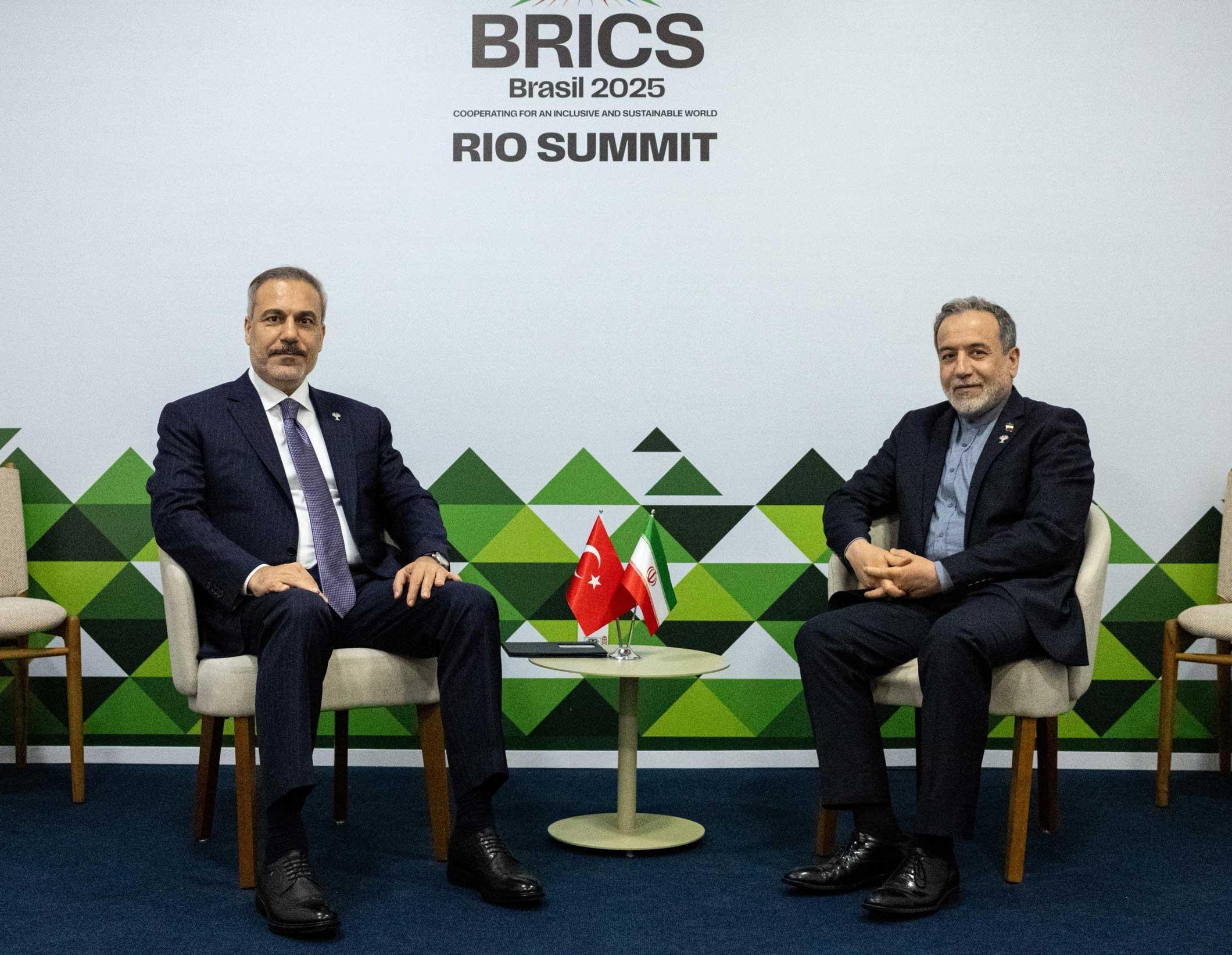 Le ministre Fidan a rencontré son homologue iranien Arakçi
