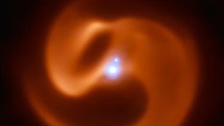 La NASA capta la danza de la muerte de las estrellas moribundas