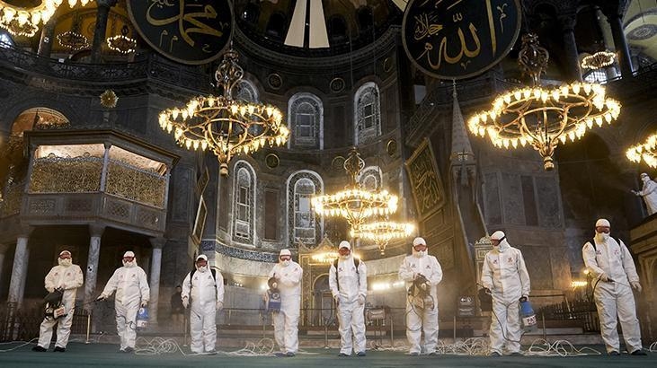 Ramadan schoonmaak werd uitgevoerd in de Grote Moskee van Hagia Sophia