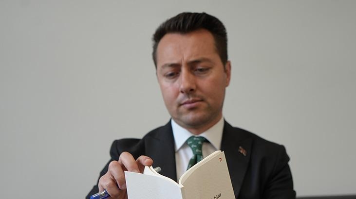 Directeur du cadastre : Je suis diplômé de 8 universités avec l'amour de la lecture en moi