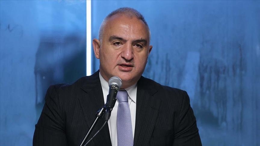 Minister Ersoy sprach bei der Grundsteinlegungszeremonie für die Autobahn Antalya-Alanya.