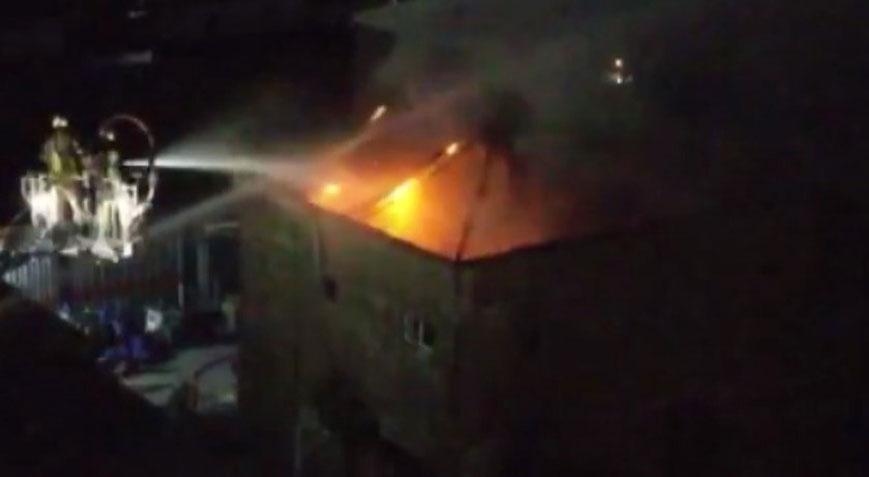 Un incendio aterrador se desató en una fábrica en Başakşehir